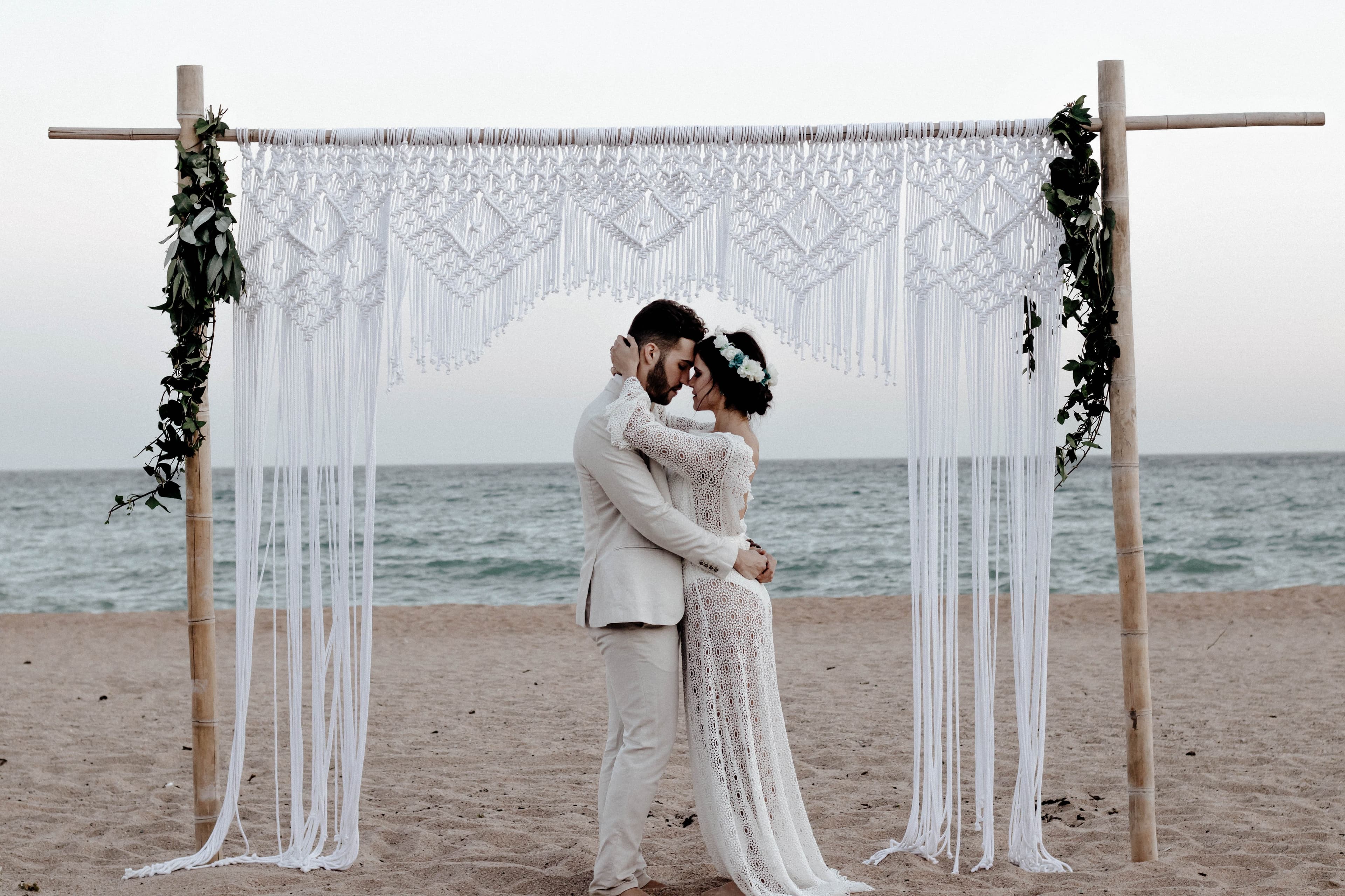 Sri Lankan couple at their wedding ceremony